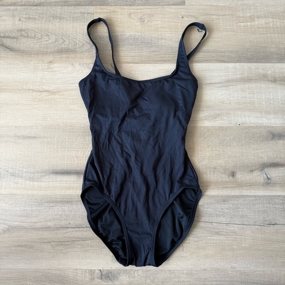 Michael Kors classic black one-piece swimsuit - size 6 (Medium) - Picture 4 of 5